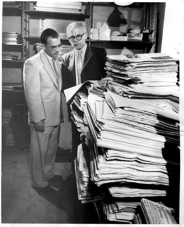 大卫·胡佛和图书管理员伊科·伊本，1958年6月19日