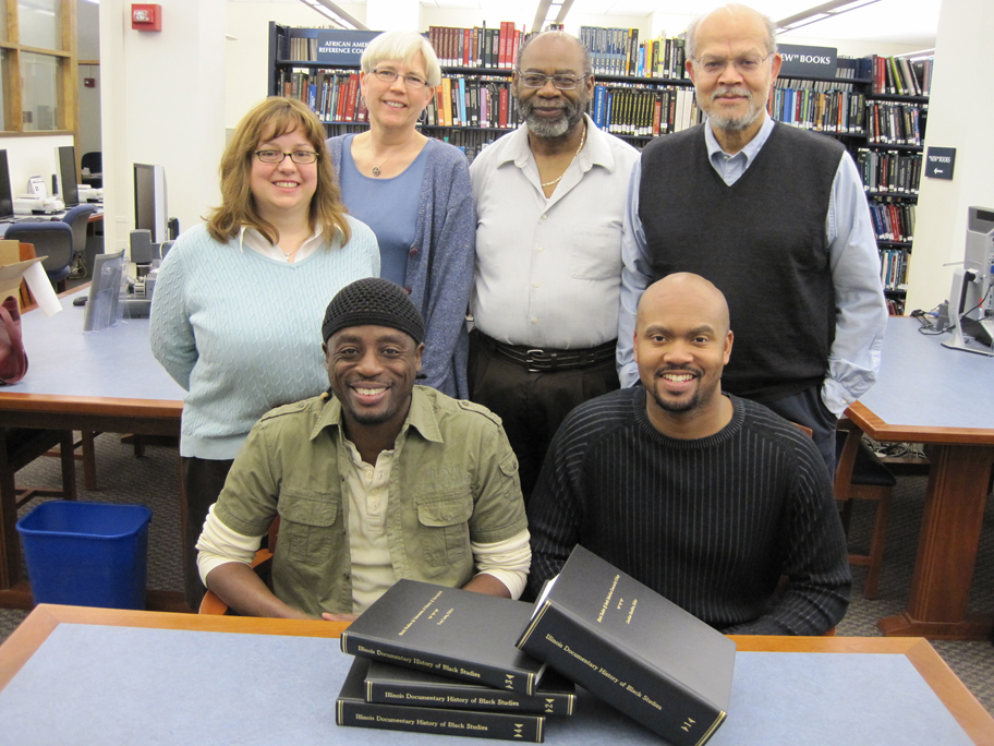 《伊利诺斯州黑人研究纪实史》在大学图书馆展出。