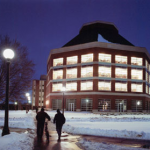 Funk ACES大楼在冬天的照片