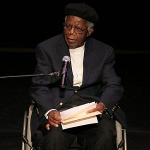 尼日利亚非洲研究教授Chinua Achebe的照片