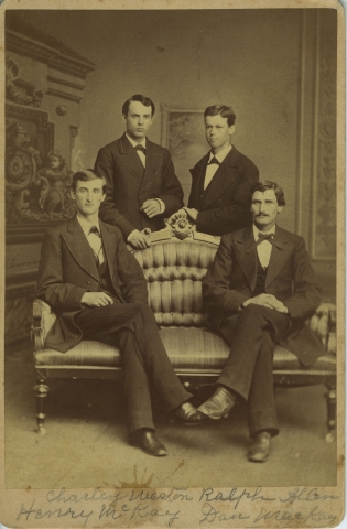 拉尔夫·艾伦(右上)和室友，1876年