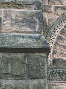 奥尔特盖尔德大厅基石，显示日期1896年